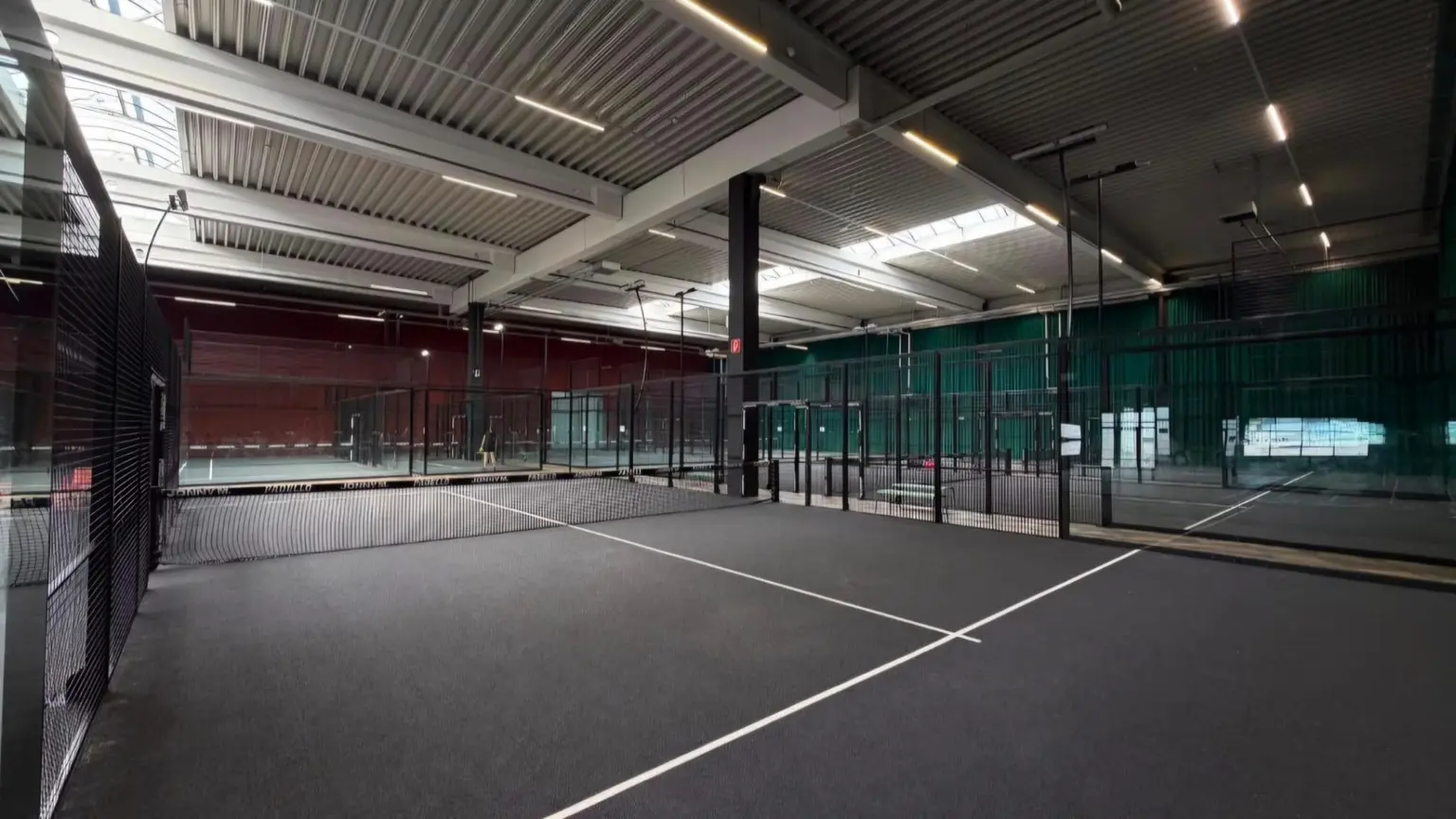 Aus der Gewerbehalle wird eine Padelhalle: Was ihr vor dem Mietvertrag klären müsst