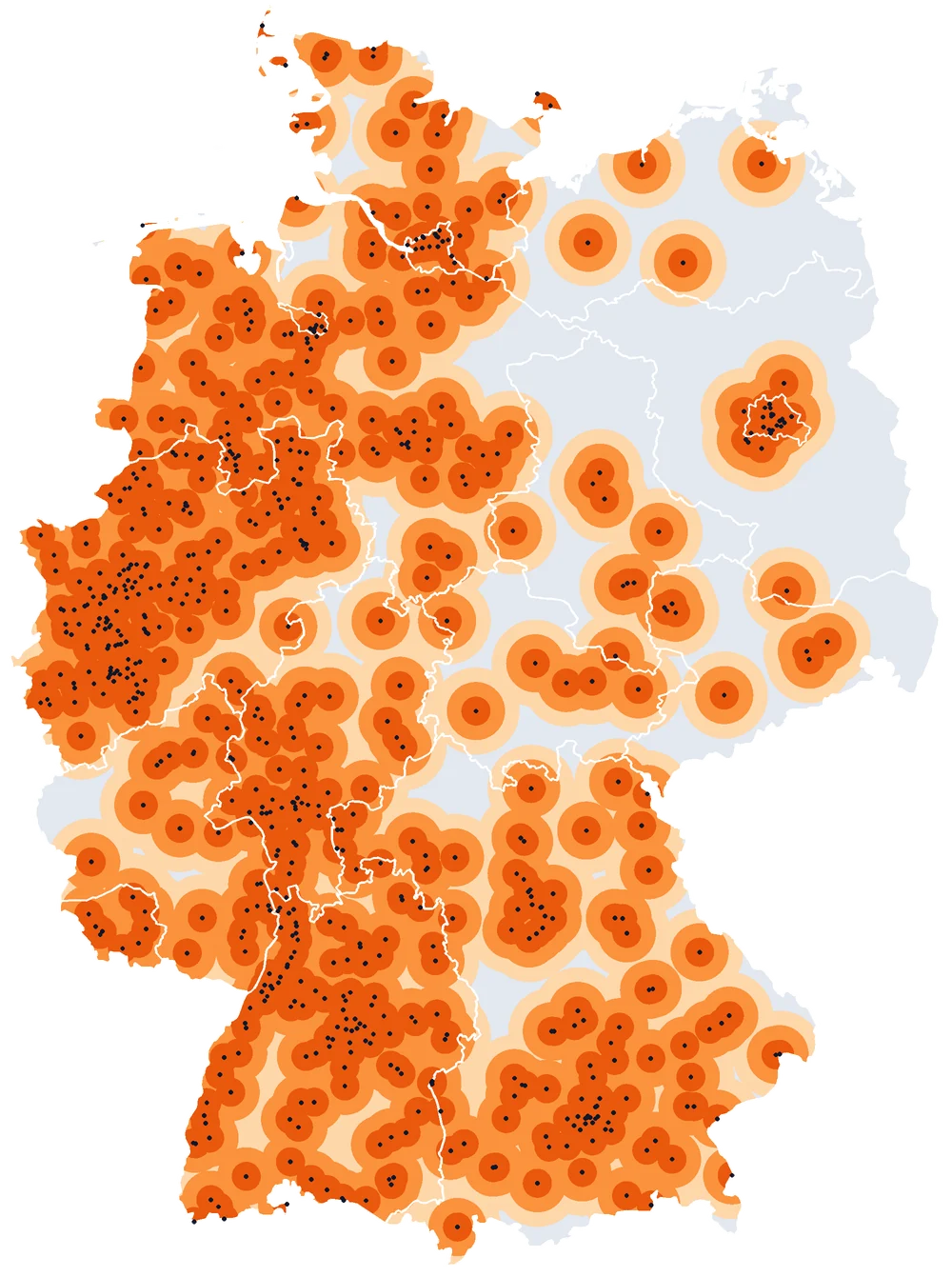 Deutschlandkarte, eingefärbt nach der Entfernung zum nächsten Padel-Court. Im Westen und Süden liegt fast überall ein Court in 10 bis 20 Kilometern, im Nordosten und Osten ziehen sich große graue Flächen, in denen der nächste Court mehr als 30 Kilometer entfernt ist.