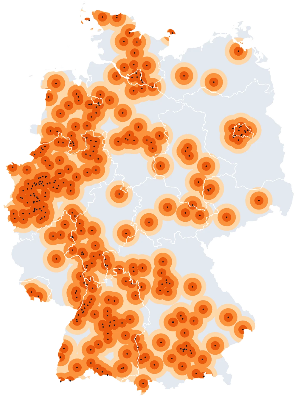 Deutschlandkarte, eingefärbt nach der Entfernung zur nächsten Padelhalle. Die grauen Flächen sind deutlich größer als bei allen Courts, auch in Nordhessen, Niedersachsen, Franken und der Eifel.