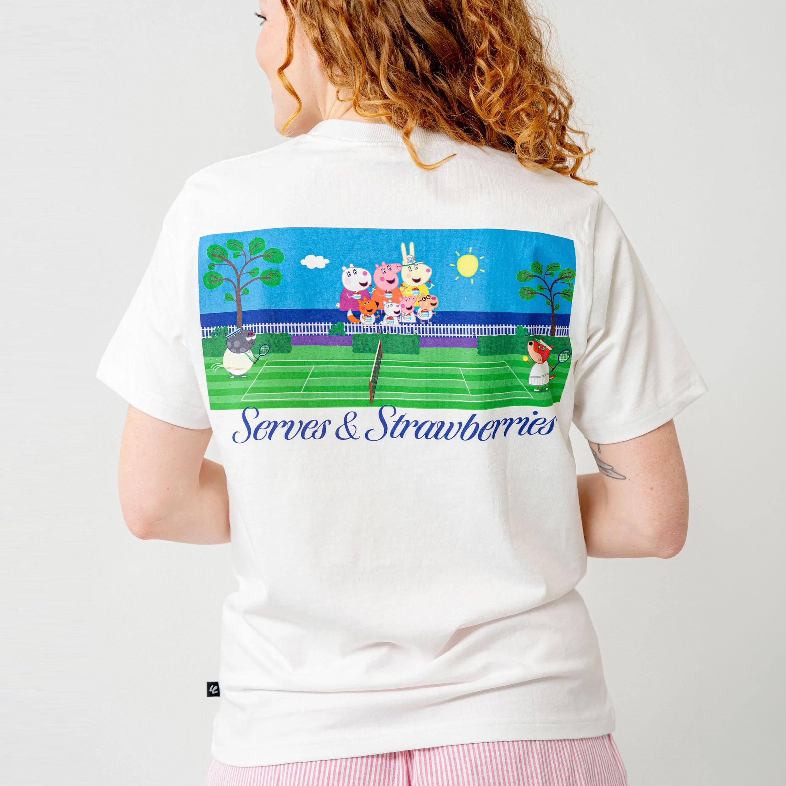Lobster & Lemonade Peppa Pig Serves Strawberries – '94 Campus T - Shirt Unisex
